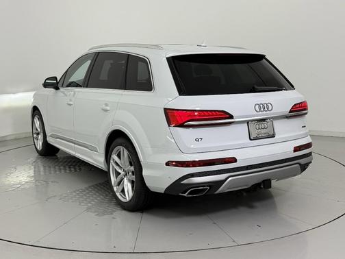 2025 Audi Q7 55 Premium Plus