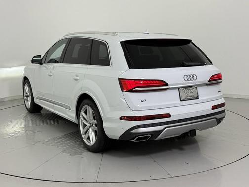 2025 Audi Q7 55 Premium Plus