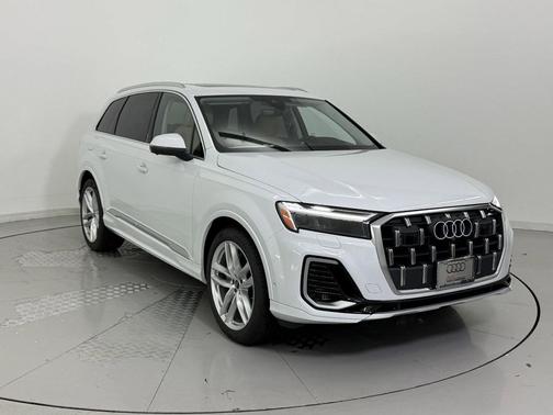 2025 Audi Q7 55 Premium Plus