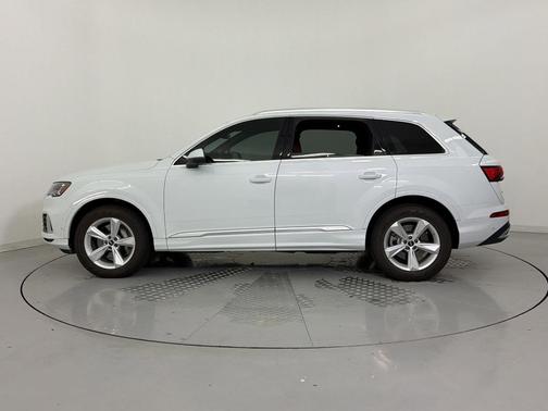 Glacier White Metallic 2023 Audi Q7 55 Premium