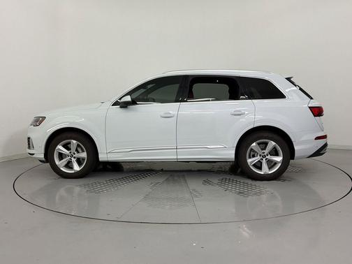 Glacier White Metallic 2023 Audi Q7 55 Premium