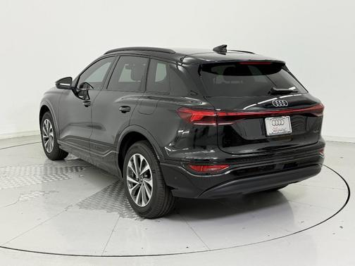 2025 Audi Q6 e-tron Premium quattro