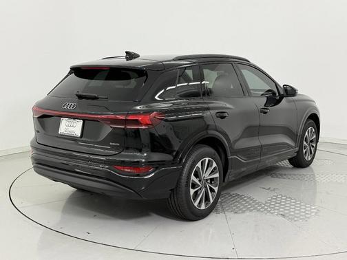 2025 Audi Q6 e-tron Premium quattro