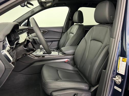 2025 Audi Q7 45 Premium Plus