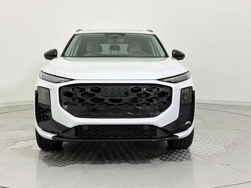 Glacier White Metallic 2026 Audi Q3 S line