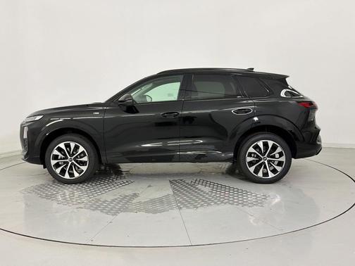 Mythos Black Metallic 2026 Audi Q3 TFSI quattro S tronic