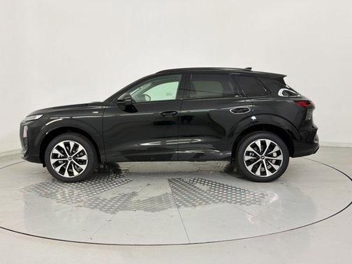 Mythos Black Metallic 2026 Audi Q3 TFSI quattro S tronic