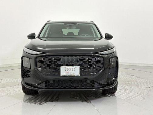 Mythos Black Metallic 2026 Audi Q3 TFSI quattro S tronic