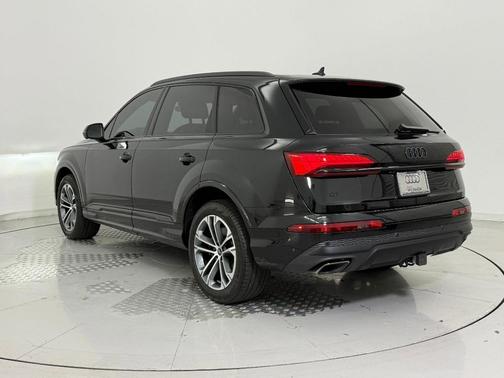 2025 Audi Q7 45 Premium Plus
