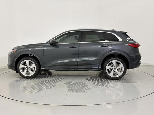 Tambora Gray Metallic 2026 Audi Q5 Premium Plus TFSI quattro S tronic