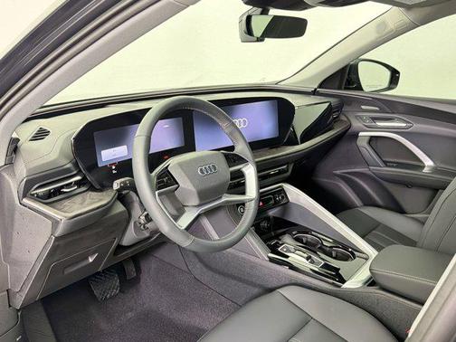 Tambora Gray Metallic 2026 Audi Q5 Premium Plus TFSI quattro S tronic