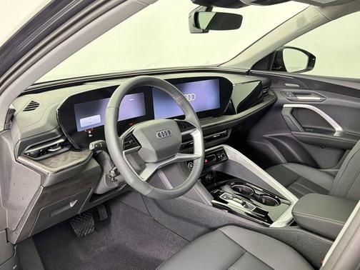 Tambora Gray Metallic 2026 Audi Q5 Premium Plus TFSI quattro S tronic
