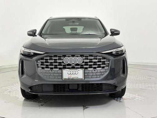 Tambora Gray Metallic 2026 Audi Q5 Premium Plus TFSI quattro S tronic