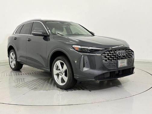 Tambora Gray Metallic 2026 Audi Q5 Premium Plus