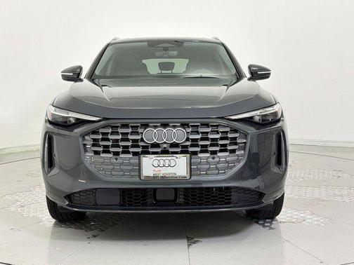 Tambora Gray Metallic 2026 Audi Q5 Premium Plus TFSI quattro S tronic