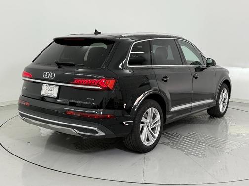 2024 Audi Q7 55 Premium Plus
