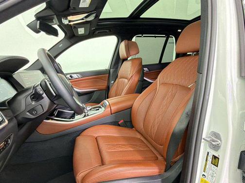 Mineral White Metallic 2023 BMW X5 sDrive40i