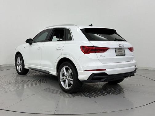 Ibis White 2023 Audi Q3 45 S line Premium Plus