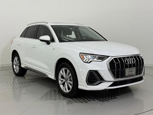 2025 Audi Q3 Premium 45 TFSI S line quattro Tiptronic