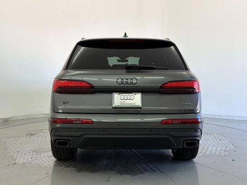 Samurai Gray Metallic 2026 Audi Q7 45 Premium Plus