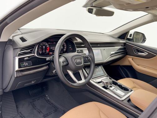 Glacier White Metallic 2021 Audi Q8 55 Prestige