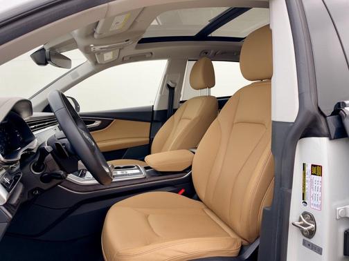 Glacier White Metallic 2021 Audi Q8 55 Prestige