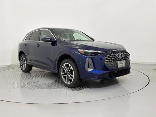 Navarra Blue Metallic 2026 Audi Q5 Premium TFSI quattro S tronic