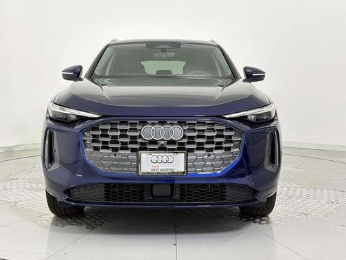 Navarra Blue Metallic 2026 Audi Q5 Premium TFSI quattro S tronic