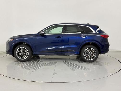 Navarra Blue Metallic 2026 Audi Q5 Premium TFSI quattro S tronic