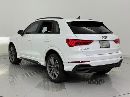 2025 Audi Q3 Premium 45 TFSI S line quattro Tiptronic