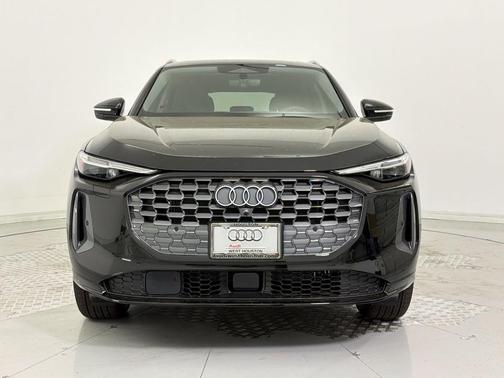 Mythos Black Metallic 2026 Audi Q5 Premium Plus TFSI quattro S tronic