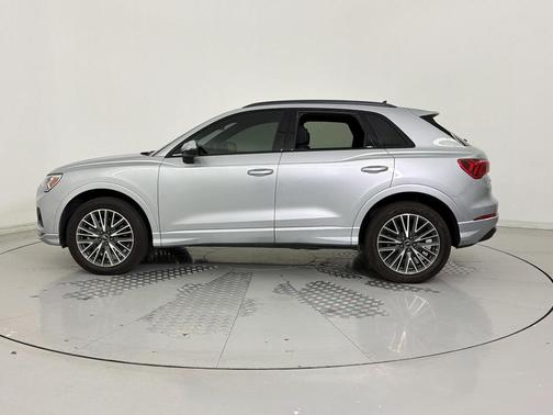 Florett Silver Metallic 2023 Audi Q3 Premium 40 TFSI quattro Tiptronic