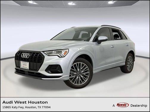 Florett Silver Metallic 2023 Audi Q3 Premium 40 TFSI quattro Tiptronic
