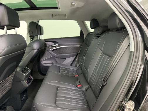 2021 Audi e-tron Prestige