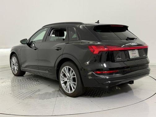 2021 Audi e-tron Prestige