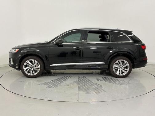 Mythos Black Metallic 2023 Audi Q7 45 Premium