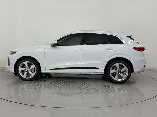 Glacier White Metallic 2026 Audi Q5 Prestige TFSI quattro S tronic