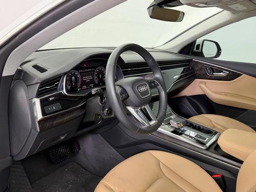 2023 Audi Q8 55 Premium