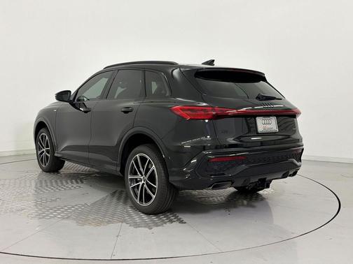Mythos Black Metallic 2026 Audi Q5 Premium Plus TFSI quattro S tronic