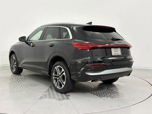 Mythos Black Metallic 2025 Audi Q5 Premium TFSI quattro S tronic