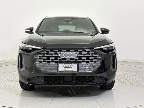 Mythos Black Metallic 2025 Audi Q5 Premium TFSI quattro S tronic