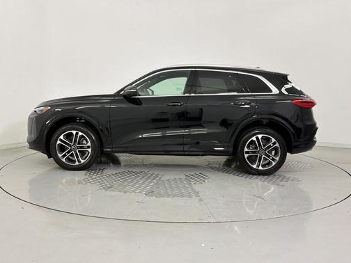 Mythos Black Metallic 2025 Audi Q5 Premium TFSI quattro S tronic