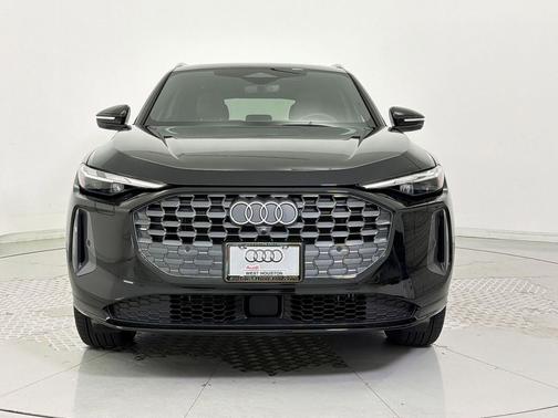 Mythos Black Metallic 2025 Audi Q5 Premium TFSI quattro S tronic