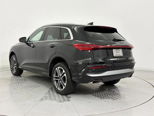 Mythos Black Metallic 2025 Audi Q5 Premium TFSI quattro S tronic