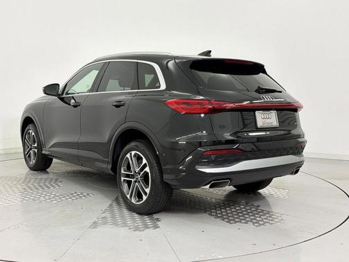 Mythos Black Metallic 2025 Audi Q5 Premium TFSI quattro S tronic