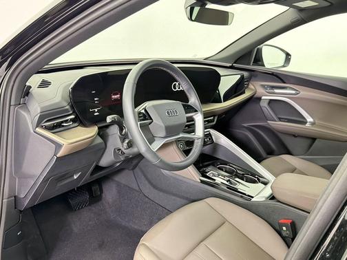 Mythos Black Metallic 2025 Audi Q5 Premium TFSI quattro S tronic