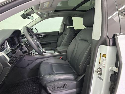Glacier White Metallic 2020 Audi Q8 55 Premium Plus