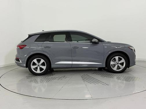 2024 Audi Q4 e-tron Premium Plus 55 quattro