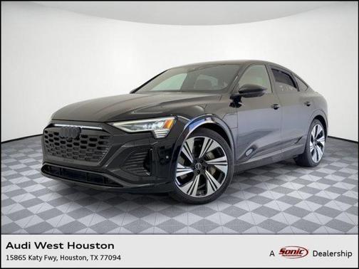 Mythos Black Metallic 2024 Audi Q8 e-tron Prestige
