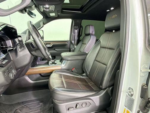 Iridescent Pearl Tricoat 2024 Chevrolet Silverado 2500 High Country